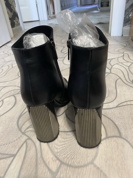 Продам женские сапожки