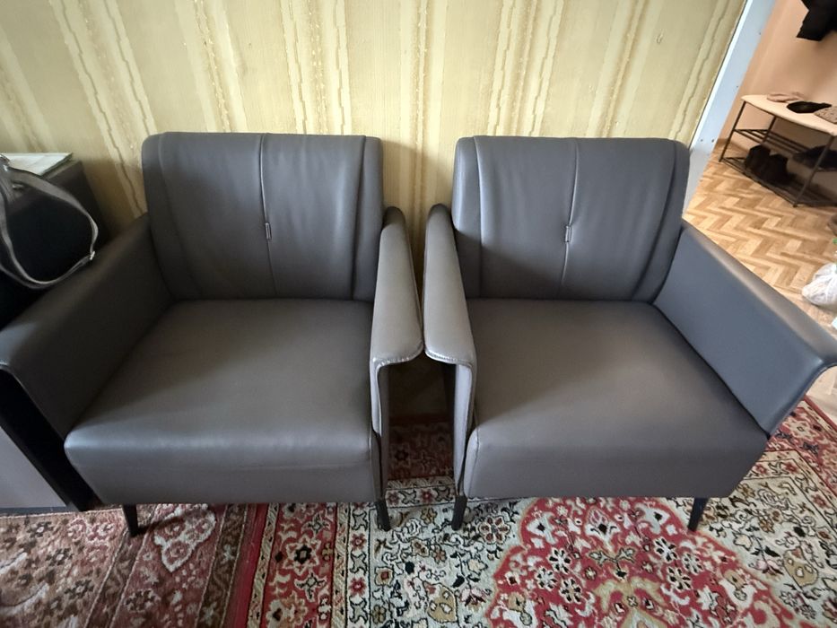Кожанный диван с креслами