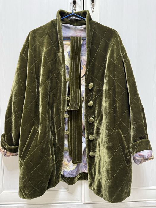 Продам чапан средней длины. Казахстанского бренда