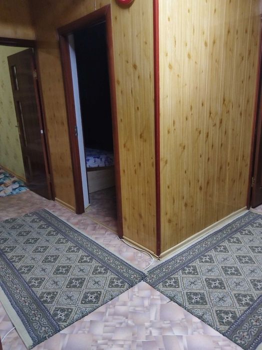 Центрден 2ком. Сатылады 1этаж, 2этаж, 3этаждан.