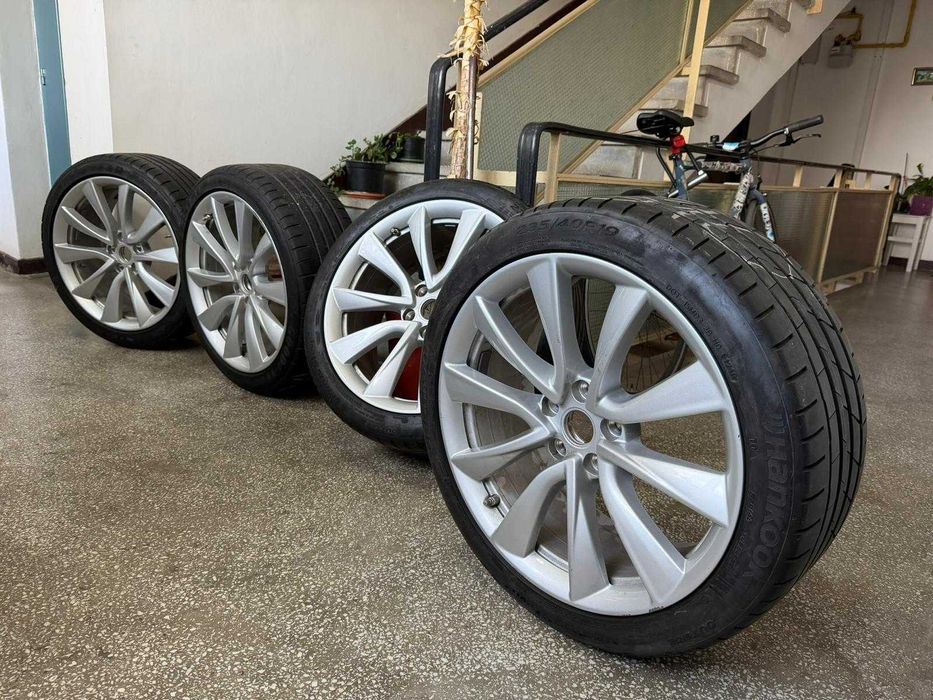 Jante originale Tesla Model 3 R19 + Roti Model 3 - 19`