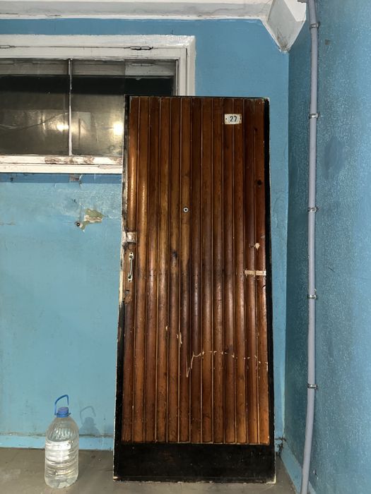 Продам входную дверь