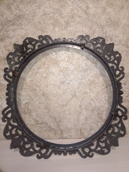 Рамка для зеркала ссср. Материал: алюминий.