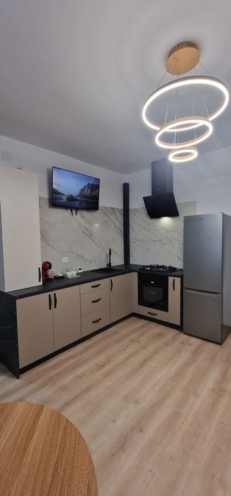 Se închiriază apartament cu 2 camere(PENTRU ORICE PERIOADA)