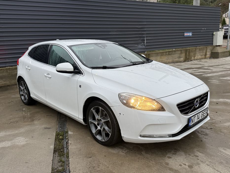 VOLVO V40 2015 — imagine 1