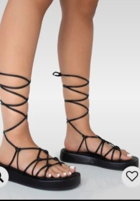 Vând sandale Public Desire