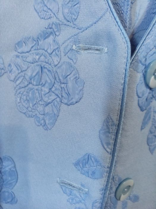 Продам женский костюм