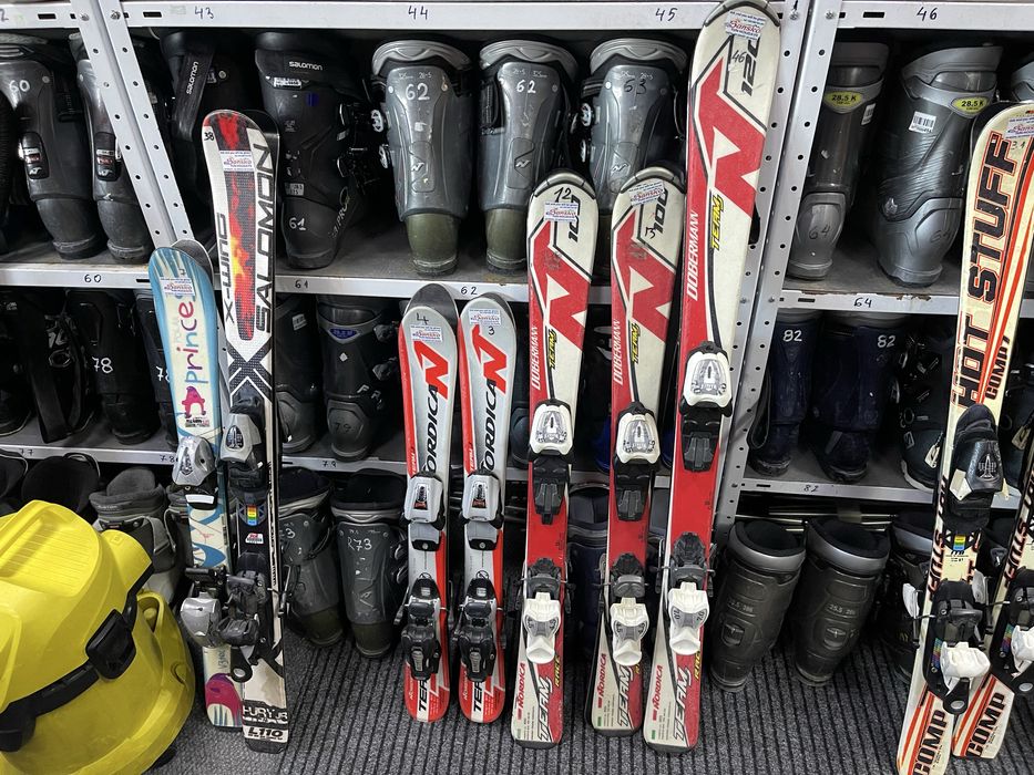 Детски ски и ски обувки – сервизирани, готови за каране