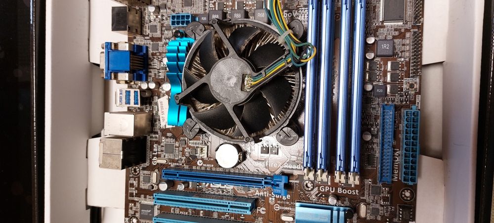 De vânzare placa de bază +procesor +ram