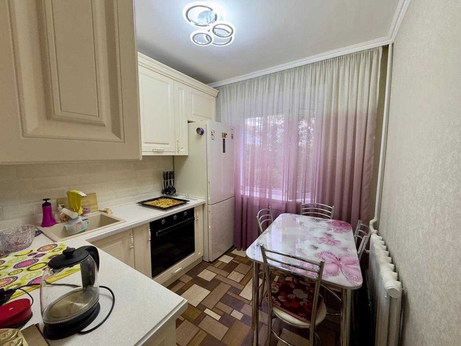 Продаём 1 комнатную квартиру в 17 мкр ., дом 46, 2 этаж - Flere