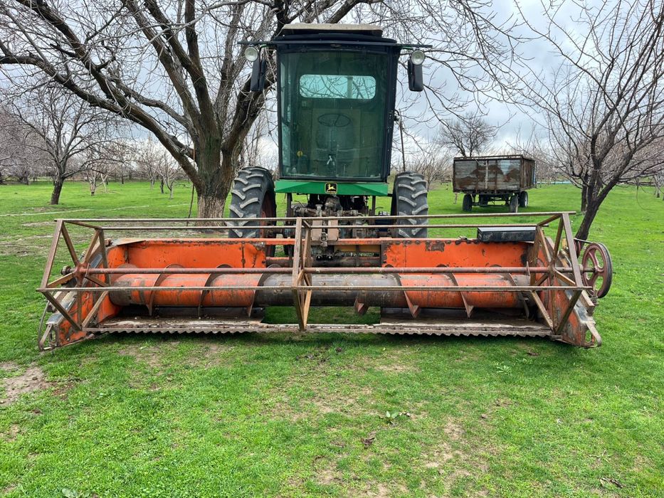 Комбайн трактор .