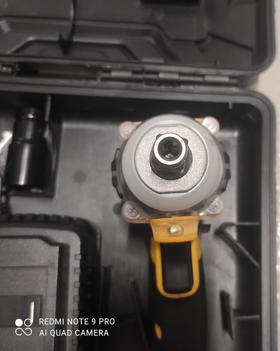 Pistol de impact . patrat de 1/2,adaptor hexagonal pt bit, 2 acumulato