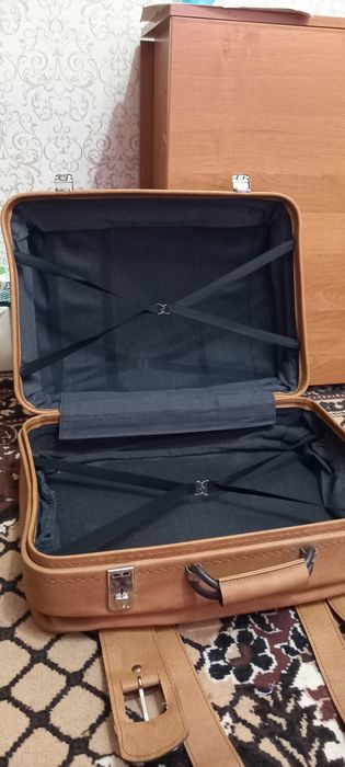 Натуральный кожаный чемодан