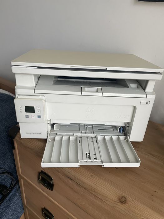 Продам принтер HP LaserJet Pro MFP130a