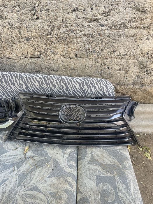 Продам решетку б/у от lexus rx200t