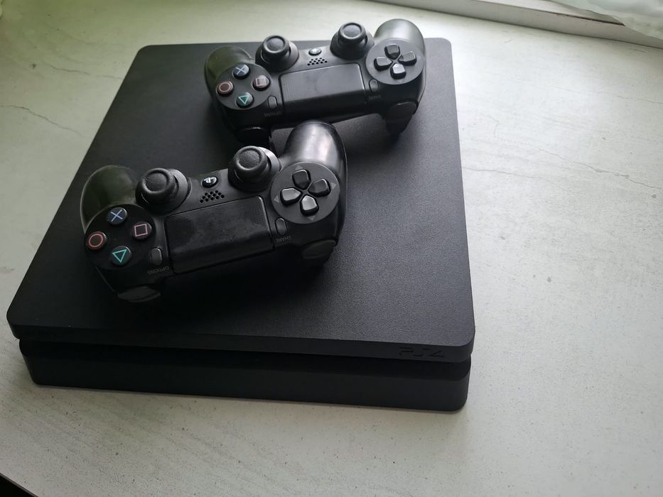 Playstation 4 slim