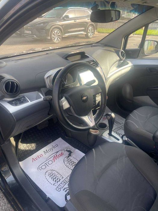 Spark avtomat 2022 mokriy asfalt