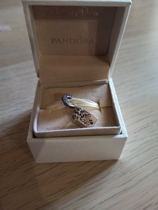 Ново талисманче Pandora Disney parks