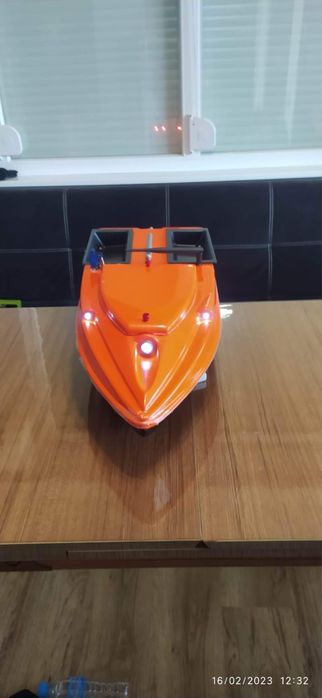 Лодка за захранка