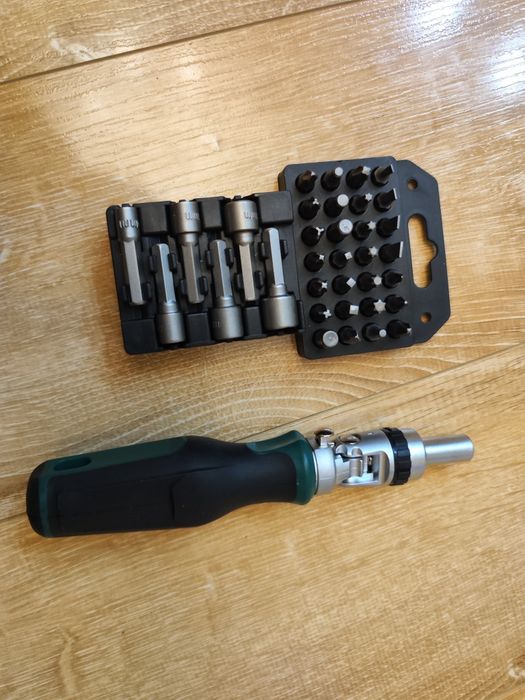 Отвёртка с трещоткой 35 Эл.