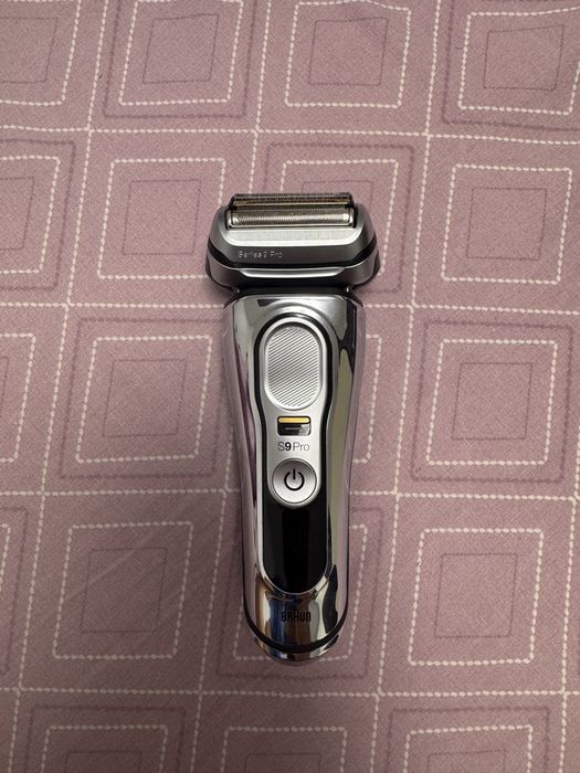 Aparat de ras BRAUN series 9 pro 5 in 1