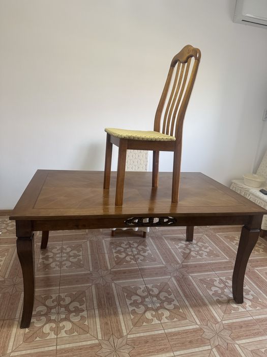 Кухонный стол со стульями