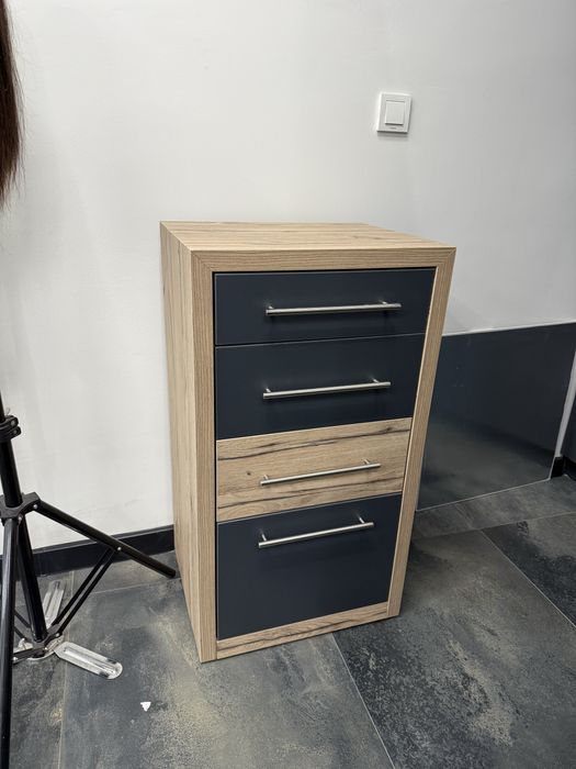 Фризьорски Шкаф за екстеншъни и шкаф с чекмеджета