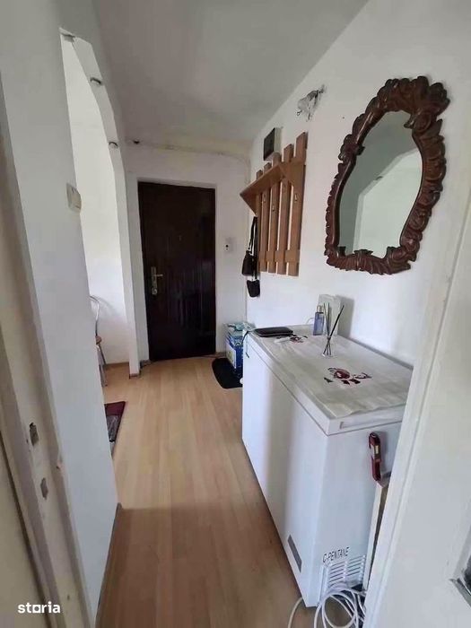 De vanzare apartament cu 2 camere si balcon, boxa, Pret : 35000euro