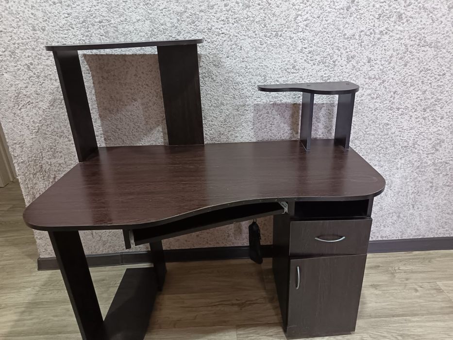 Отдам стол самовывоз