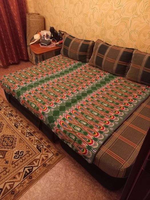 Отдам даром.диван софа с пуфиком самовывзоз