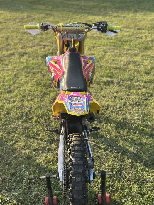Suzuki rm125.