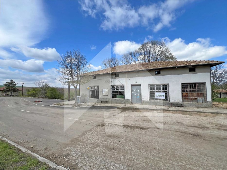 Продава търговски (промишлен) обект - магазин в с. Сечище (обл. Шумен)