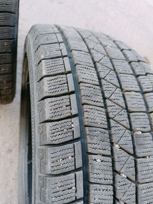 Продам зимние шины 215/45/17