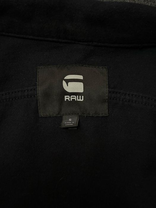 Яке G-Star RAW.