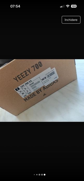 Adidasi yeezy 700,originali,marimea 38,noi,cu eticheta