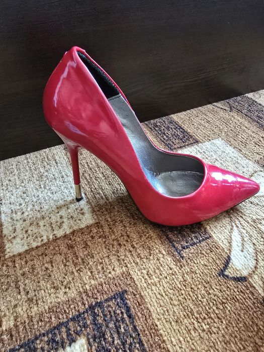 Обувки на висок ток 37 номер