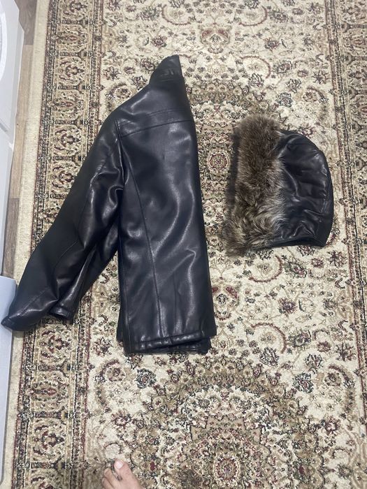 Кожанная куртка с капюшоном