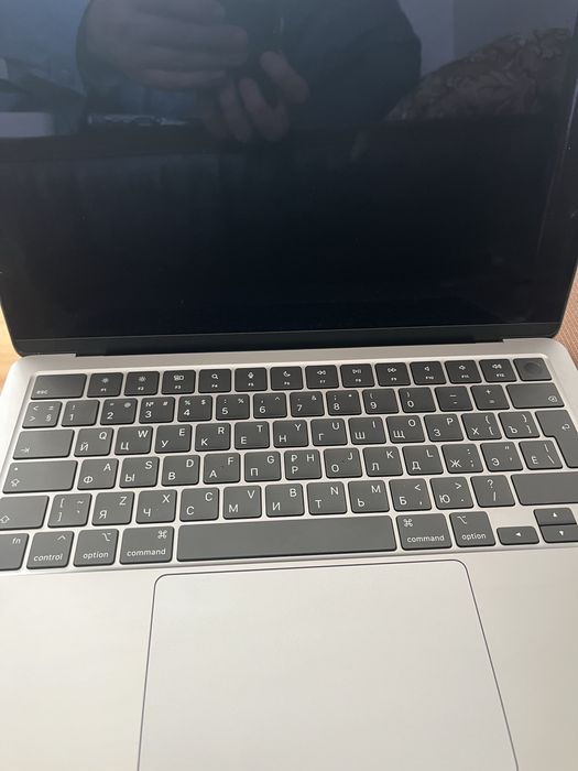 MacBook Air 13” M2 • 8GB / 256GB