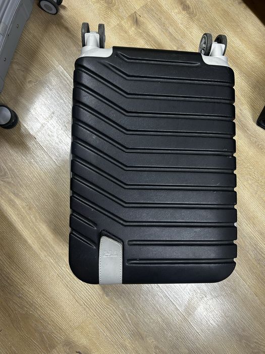 Чемодан продается