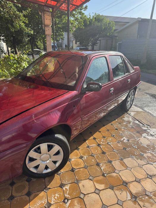Daewoo Racer sotiladi.