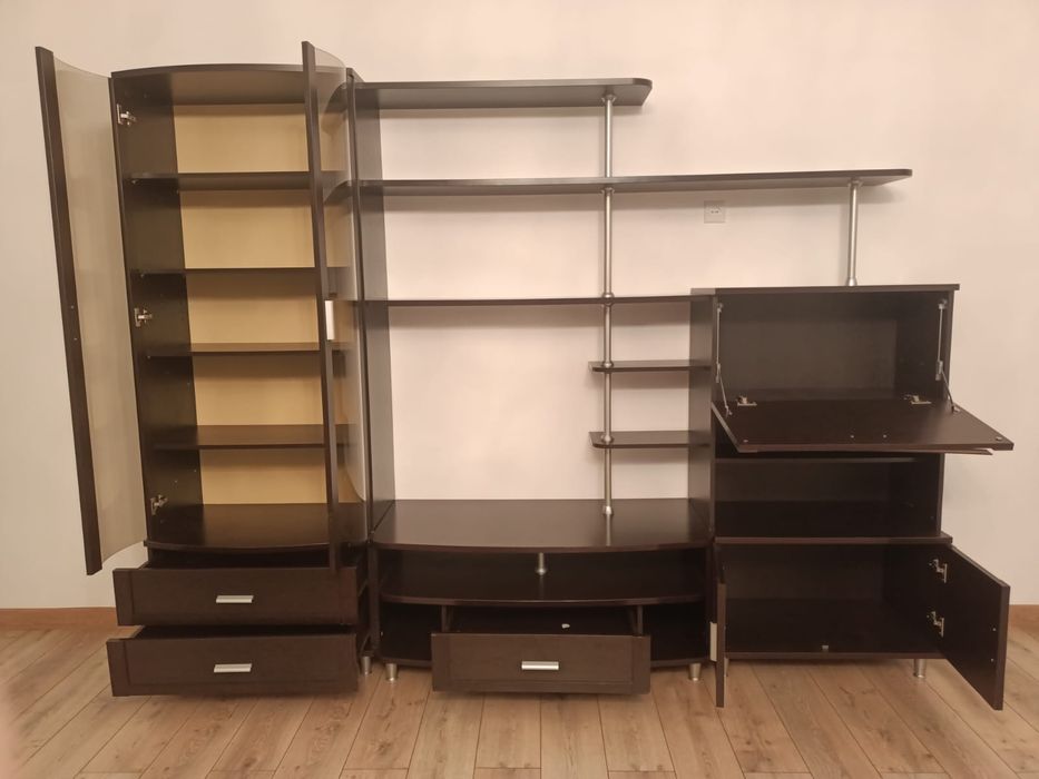 Гостинный сервант