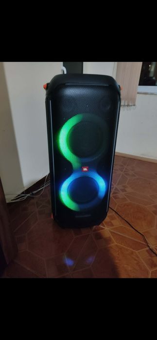 JBL колона модел JBL710 
Колоната е на няколко