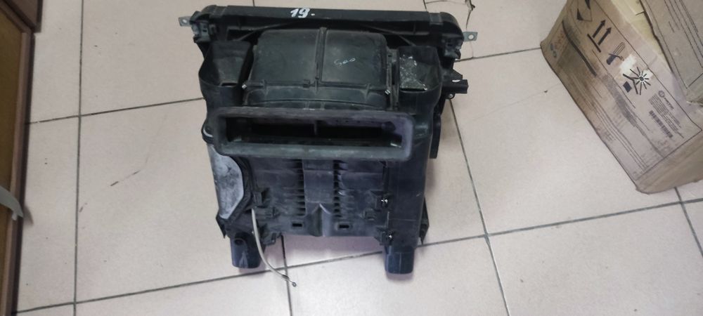 Корпус печки 124 мерседес