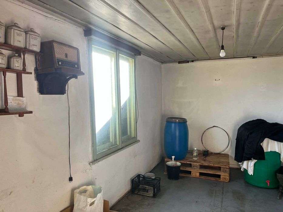 Къща с просторен двор в центъра на село Горица, община Попово