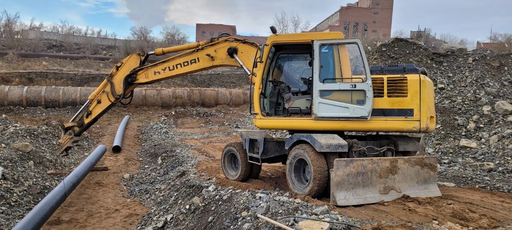 Услуга колёсного эксковатора Хундай 1400 .