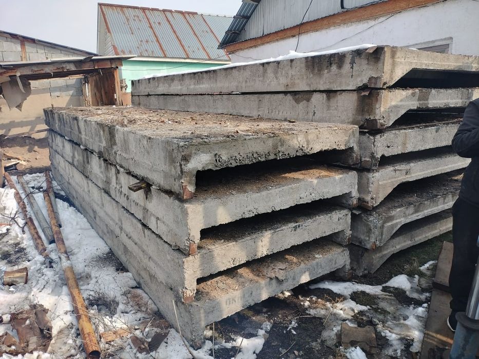 Продам железо бетонные плиты 3 метровые