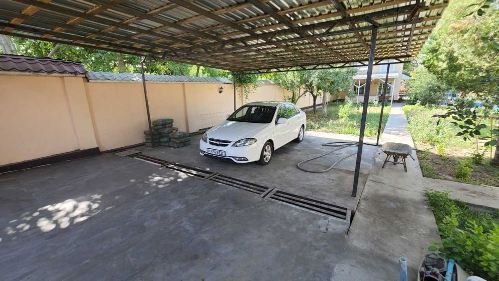 Urtasaroyda suvni buyida Dacha sotiladi!