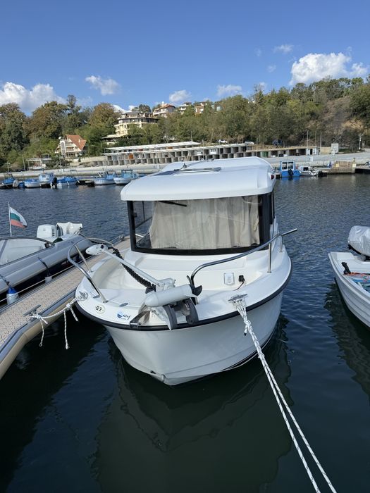 Лодка Quick Silver Pilot Haus 555