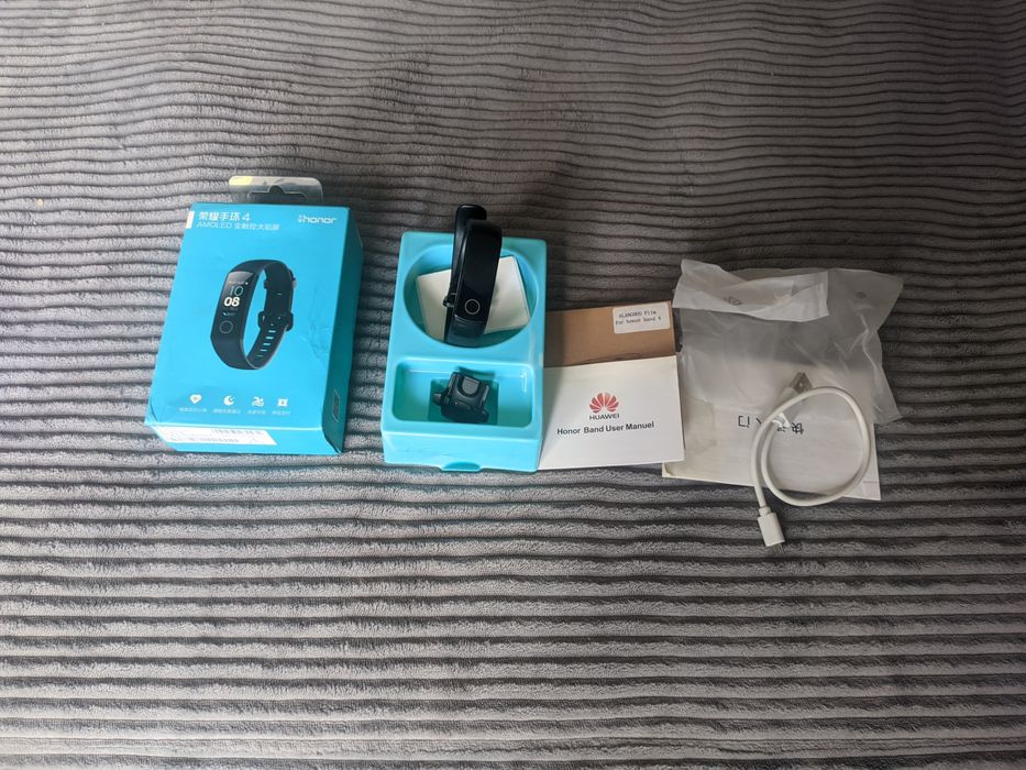 Продам фитнес-трекер Honor Band 4