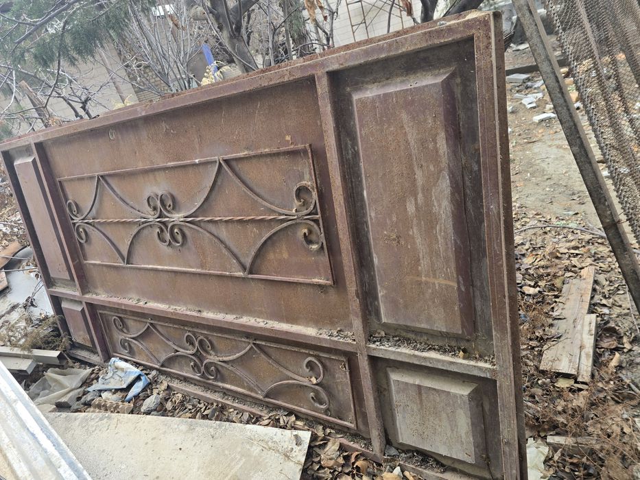 Темир дарвоза сотилади